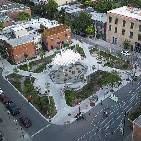 PLACE DES FLEURS-DE-MACADAM : photo©Steve Montpetit
