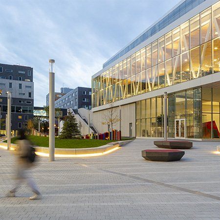 PARC DE LA MAISON DES ÉTUDIANTS -  CAMPUS ÉTS : photo©SteveMontpetit