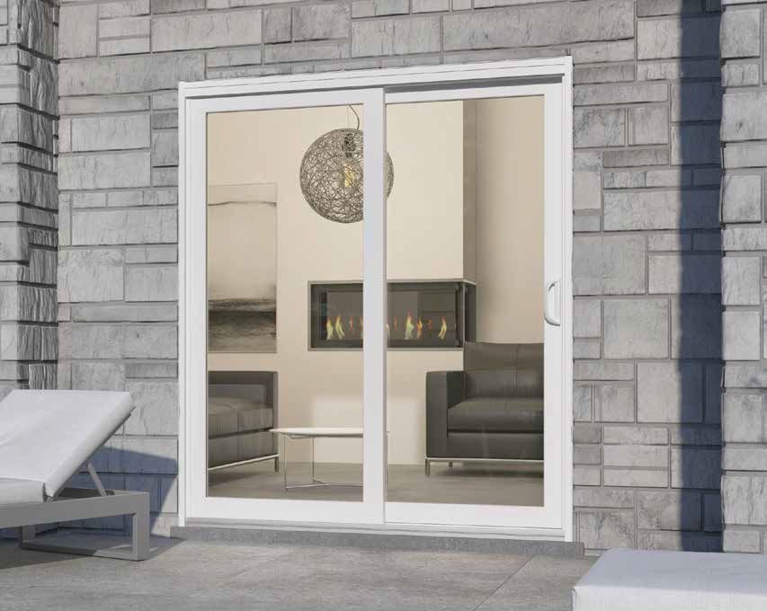 Porte coulissante en verre blanc sur un mur en pierre, donnant sur un intérieur avec cheminée et meubles.