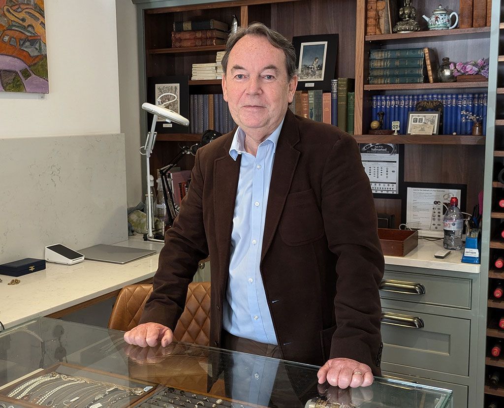 Image of Eric Knowles antique expert