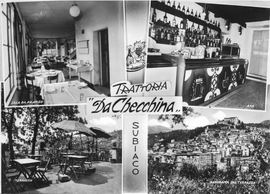 Cartolina d'epoca della Trattoria Da Checchina a Subiaco, Italia, con interni, bar, posti a sedere all'aperto e vista sulla città.