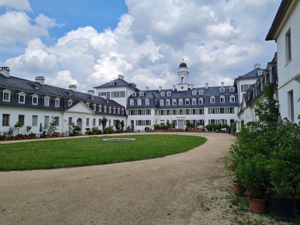 Von Schloß Rumpenheim zum Schultheis-Weiher
