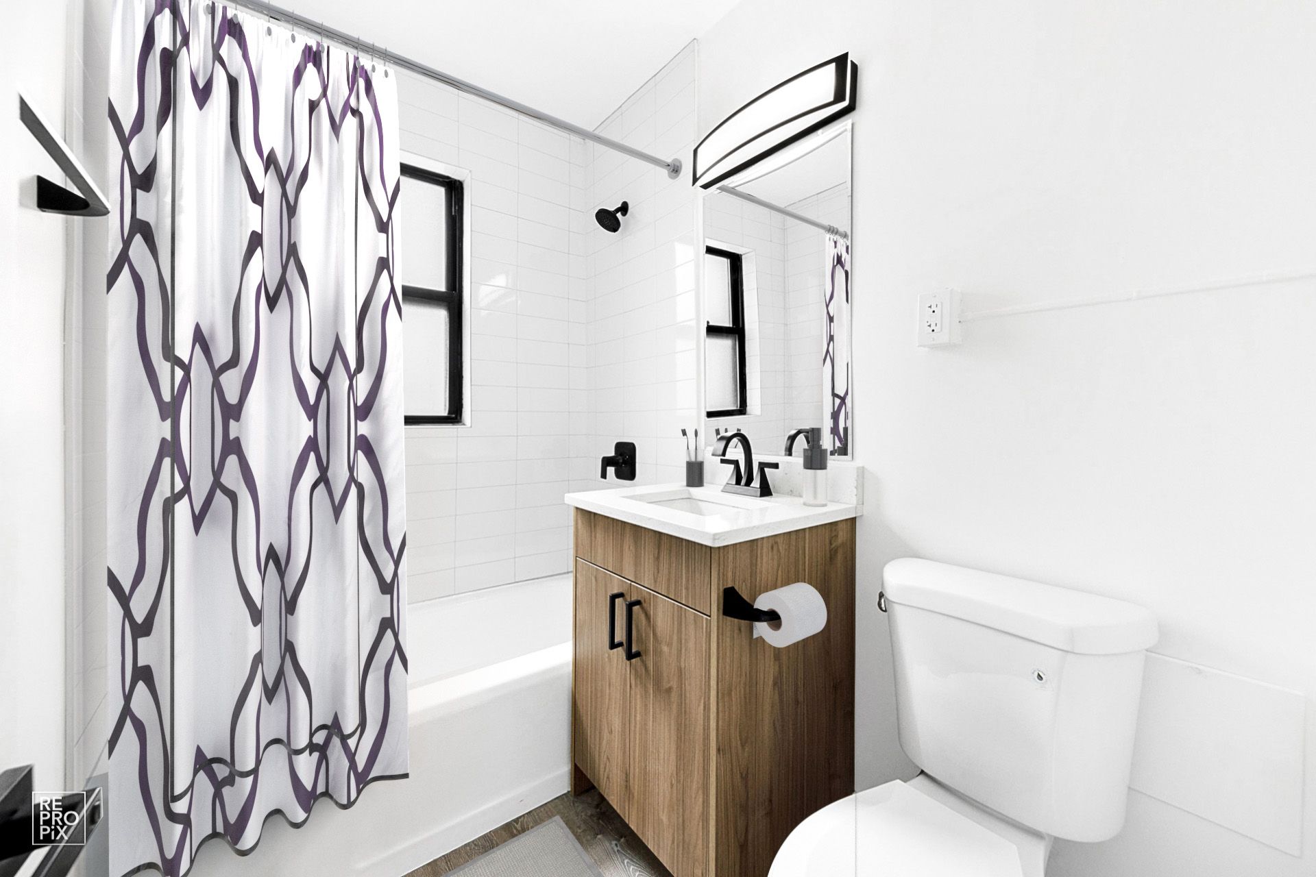 1 bedroom bathroom