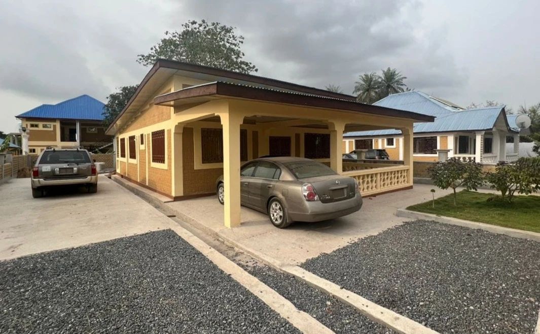 House with Parking Lot