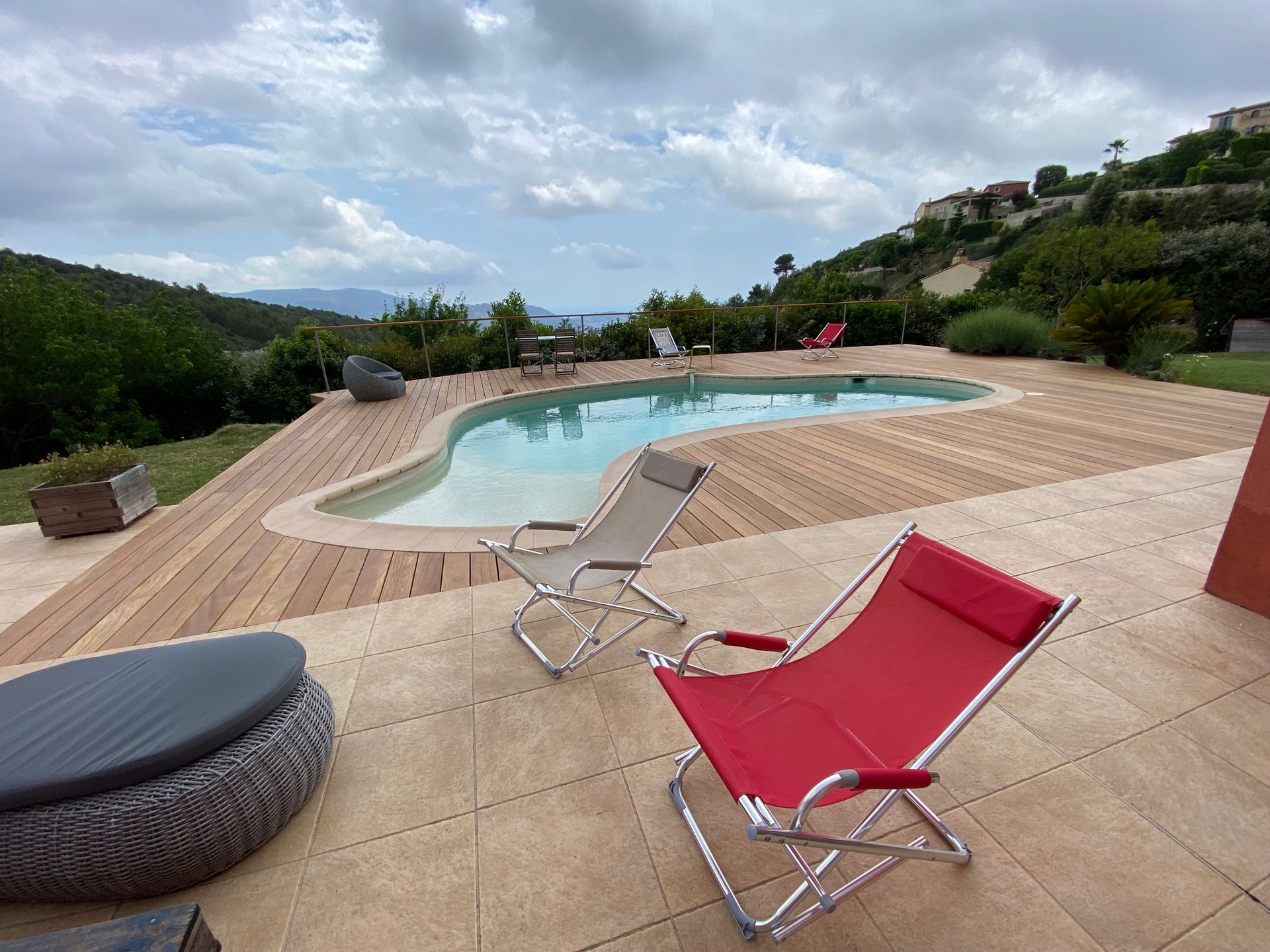 Terrasse en bois exotique réalisée à Nice