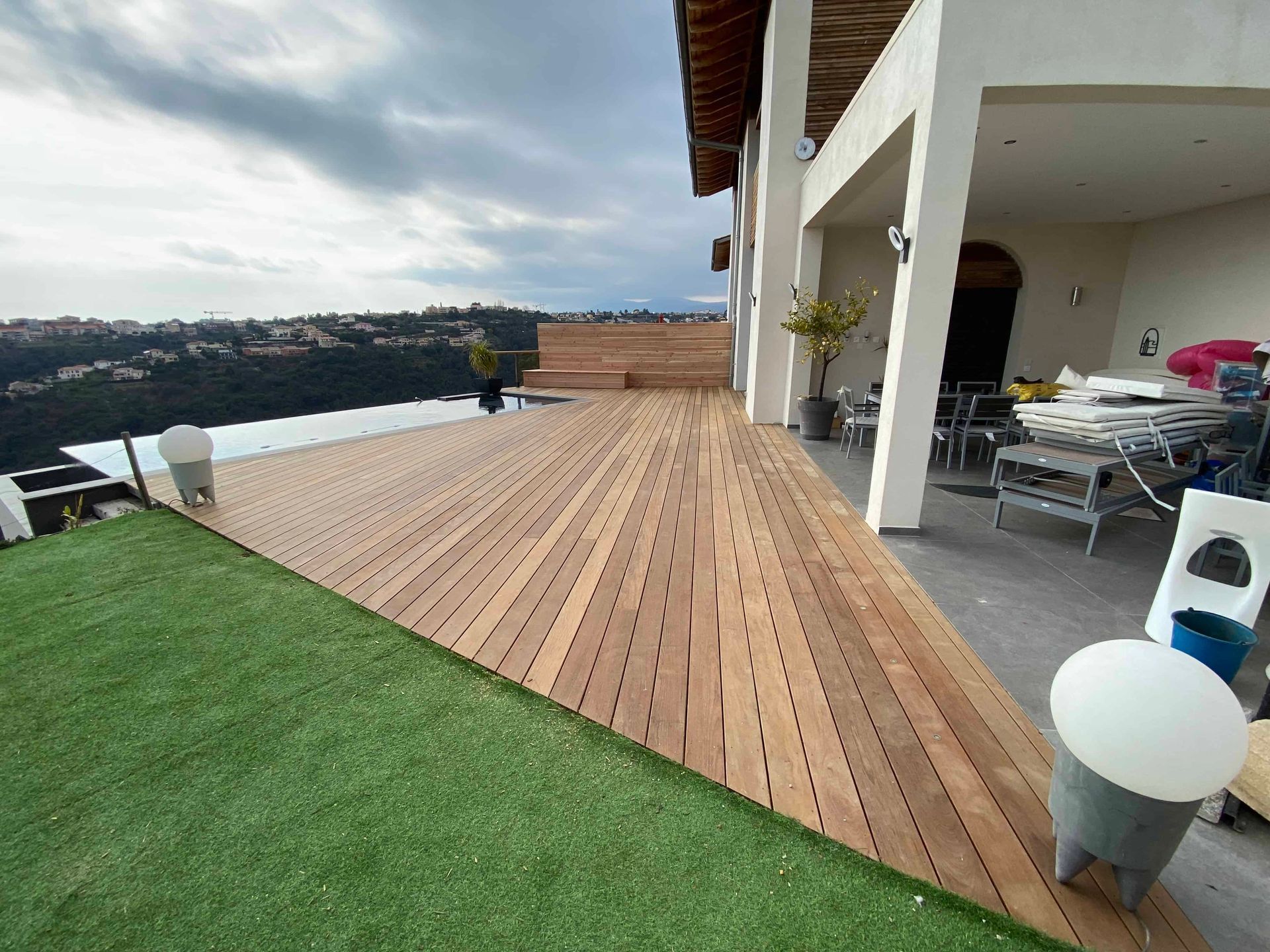 Terrasse en bois exotique IPE avec très grandes lames