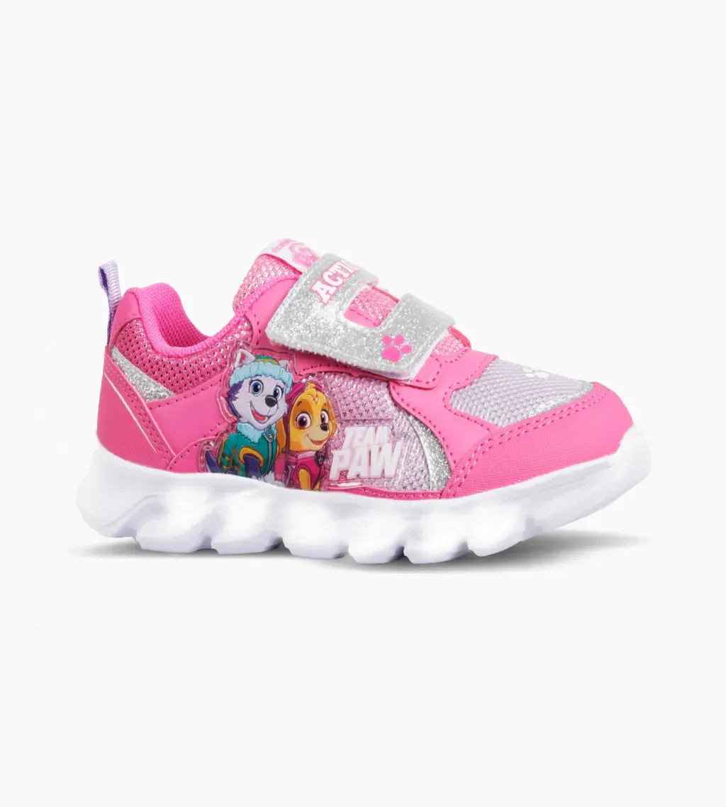 Zapatillas infantiles rosas y grises con detalles de dibujos animados y suela blanca.