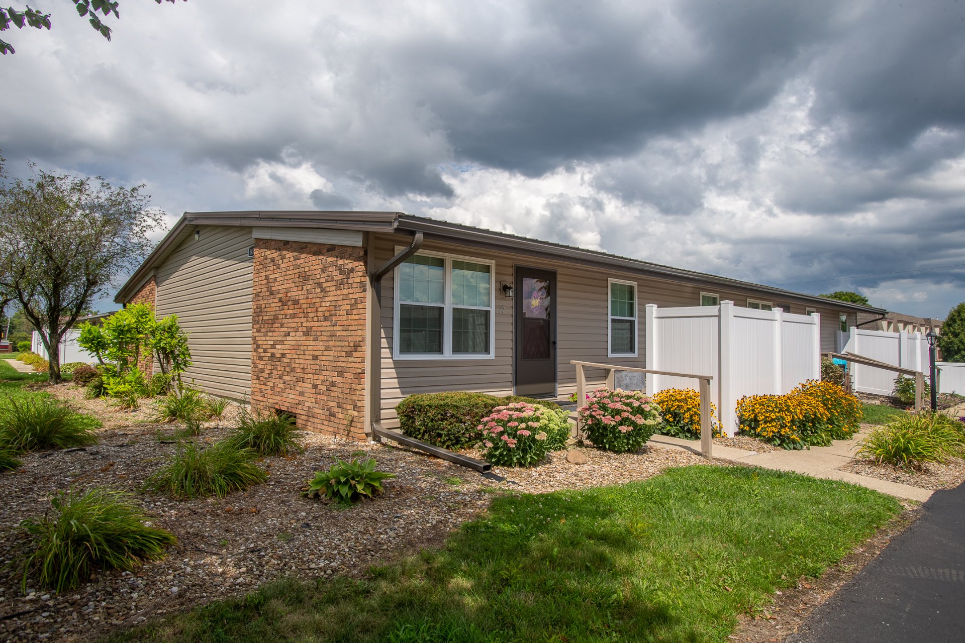 Sandalwood Apartments Aspen Management