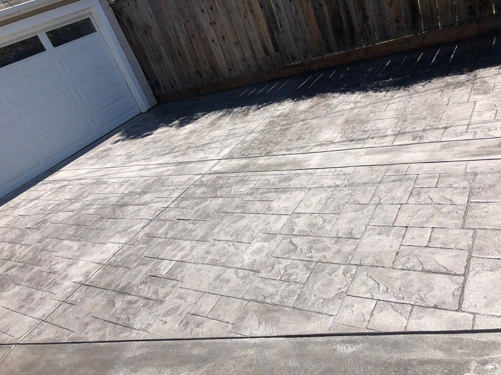 Driveway concrete to garage
