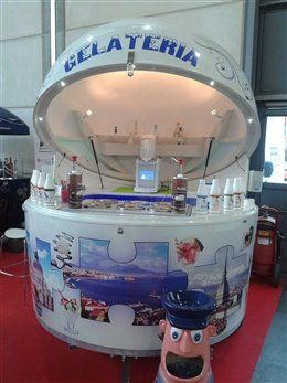chiosco fisso o mobile rimorchiabile gelateria ambulante vetrina gelato