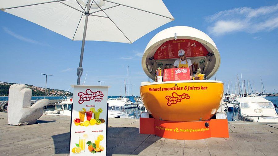 Chiosco speedy rimorchiabile o fisso in vetroresina per Bar cocktail frullati crepes ambulante street food truck