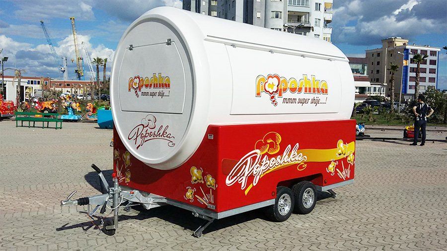 chiosco mobile in vetroresina fisso su carrello a rimorchio per street food truck o ufficio mobile chiosco informazioni