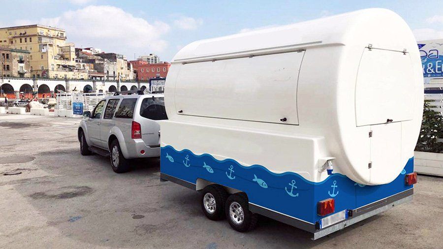 chiosco mobile in vetroresina fisso su carrello a rimorchio per street food truck o ufficio mobile chiosco informazioni