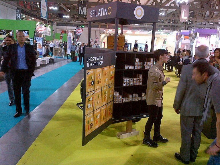 triciclo cargo bike pubblicitario promozione prodotto sfilatino in fiera expo