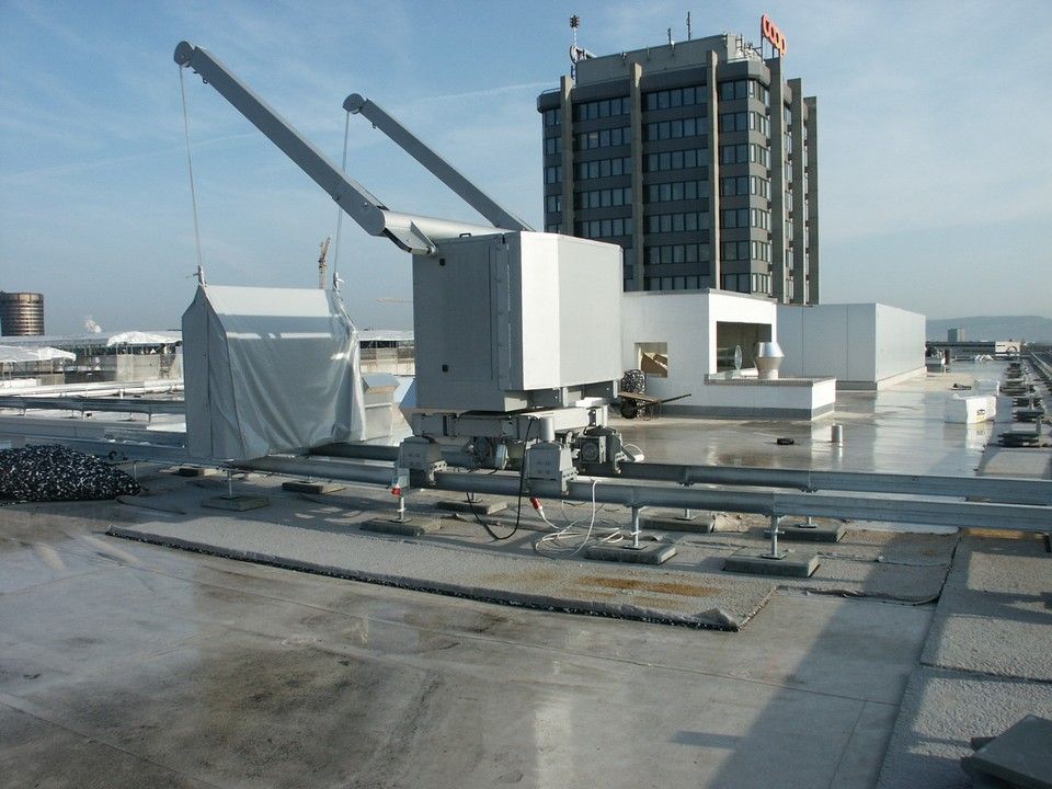 BMU for facade access and maintenance