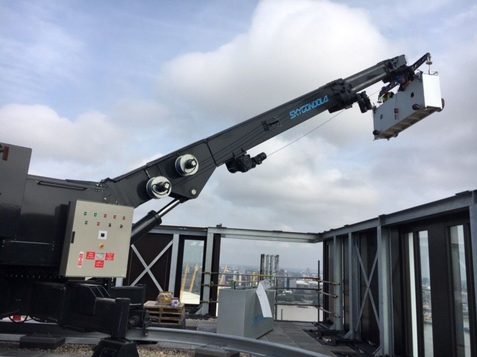 BMU for facade access and maintenance