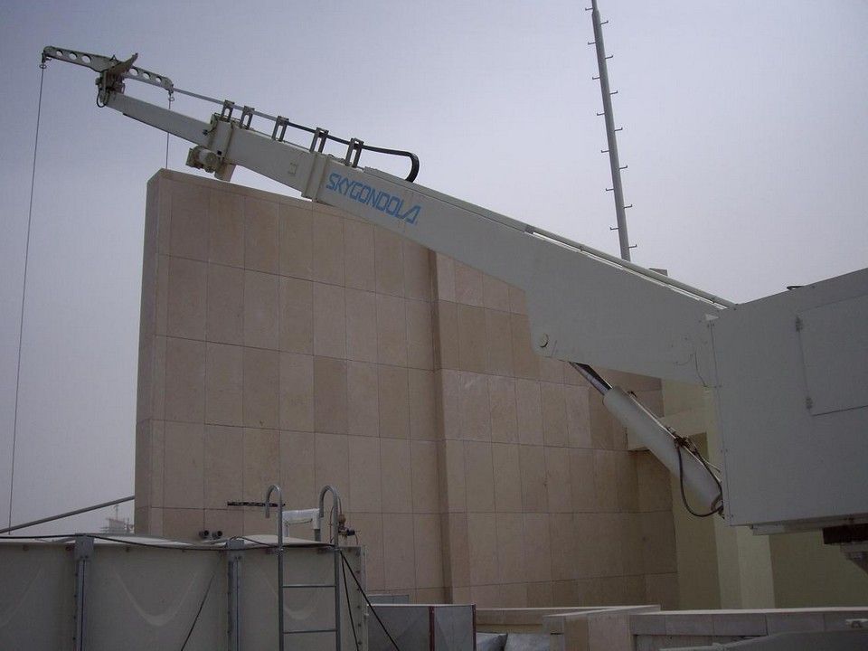 BMU for facade access and maintenance