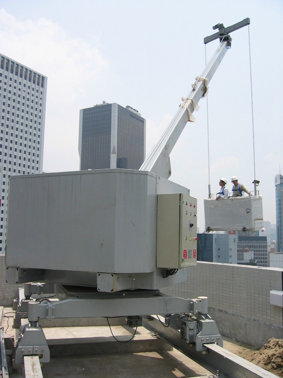 BMU for facade access and maintenance