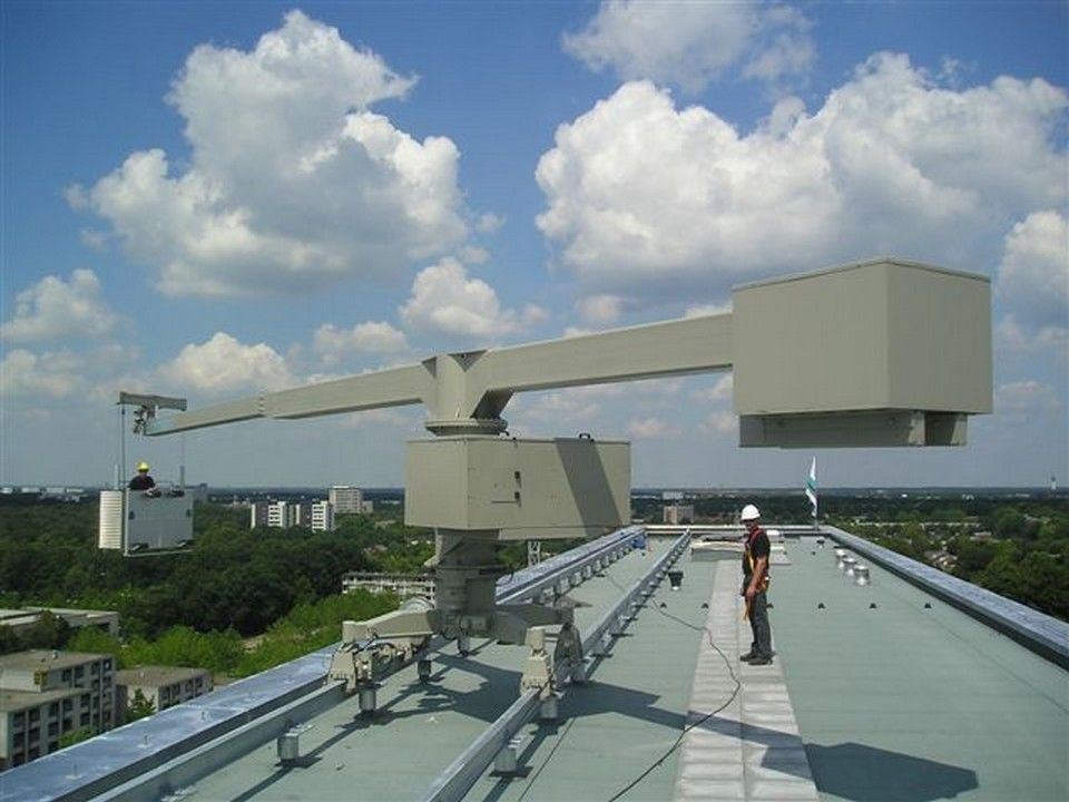 BMU for facade access and maintenance