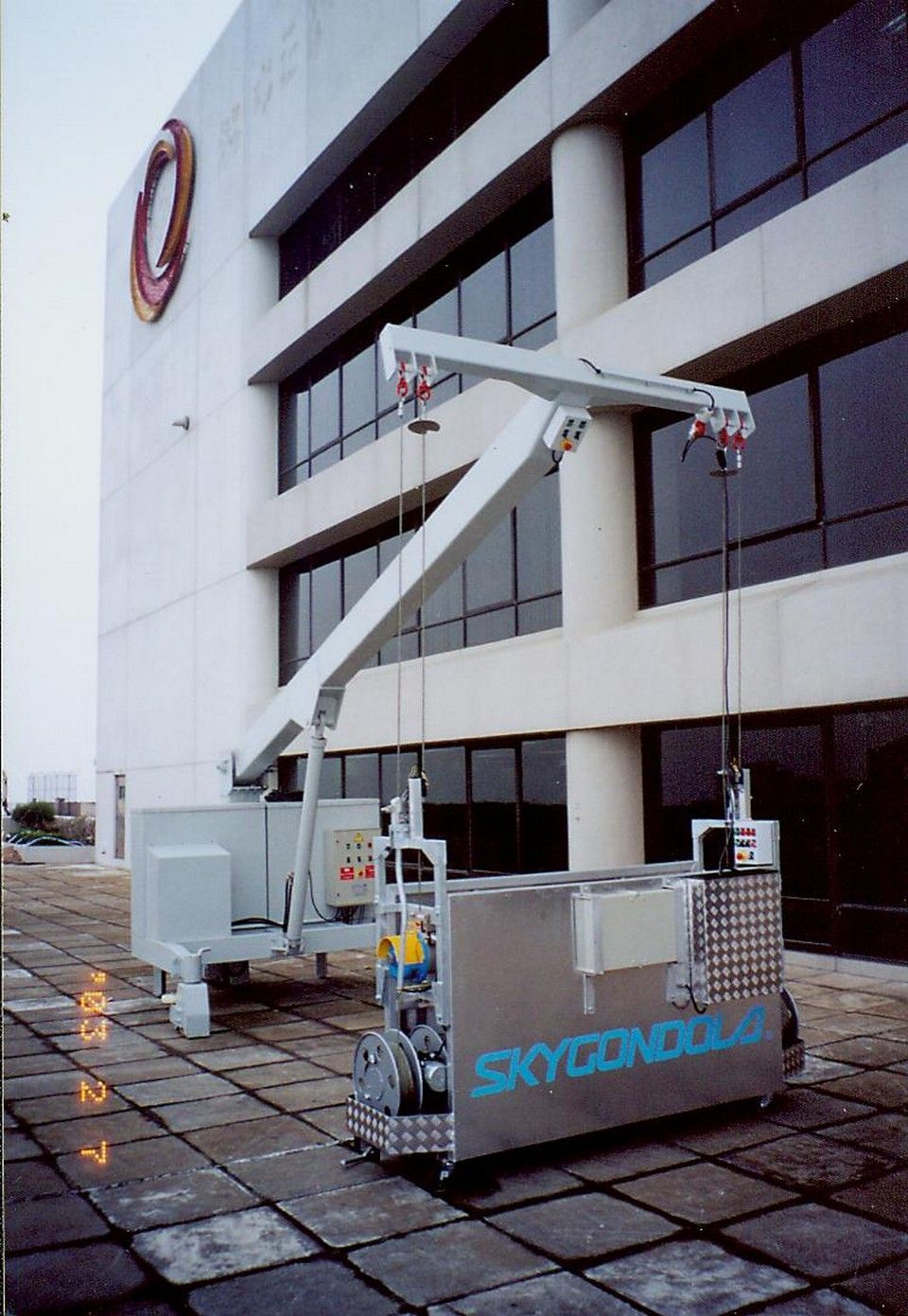BMU for facade access and maintenance