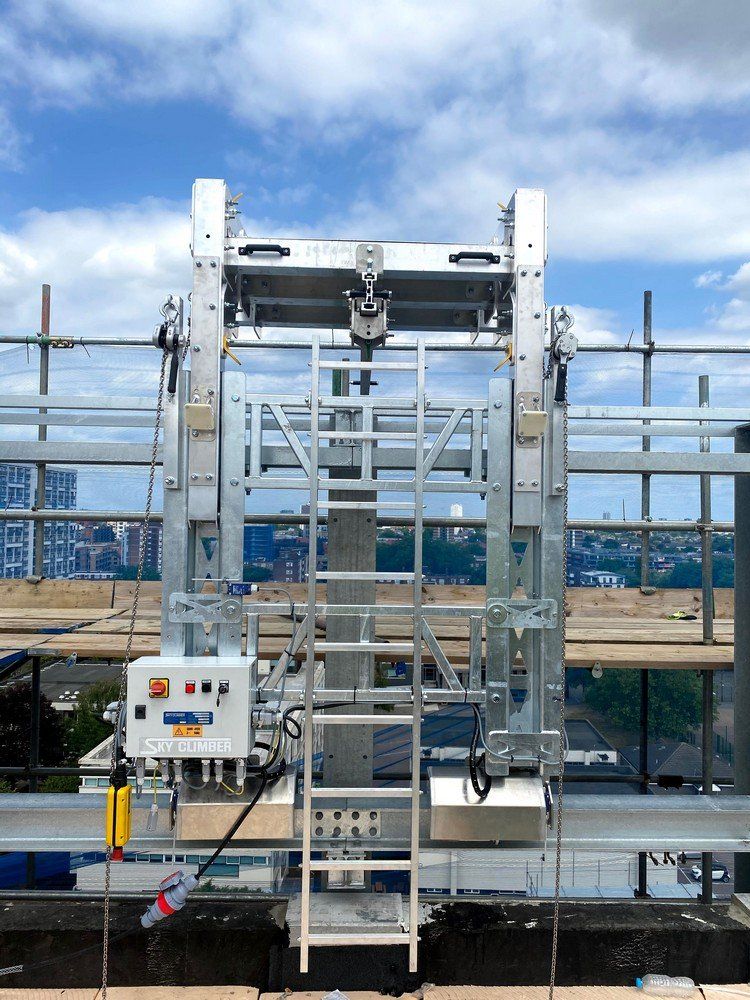 Abseil system for facade access and maintenance