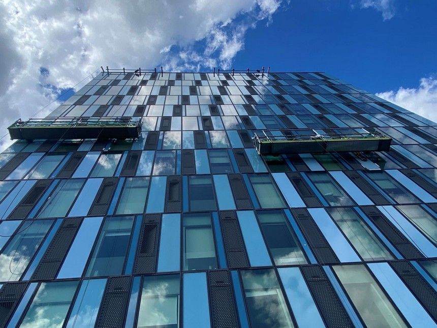 Kings Cross Monorail & Cradles or facade access and maintenance