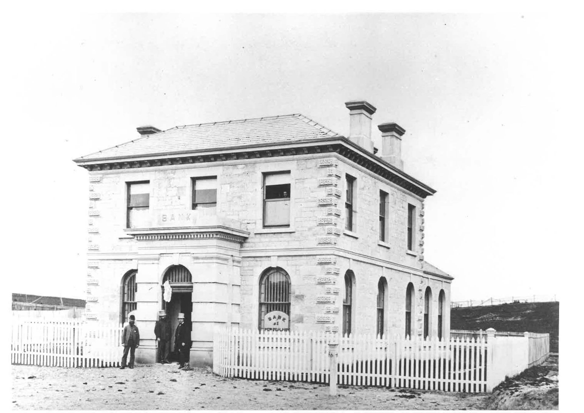Image of old BNZ Bank building
