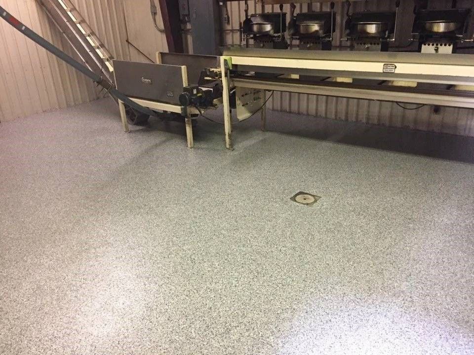 A room with a conveyor belt and a table in it.