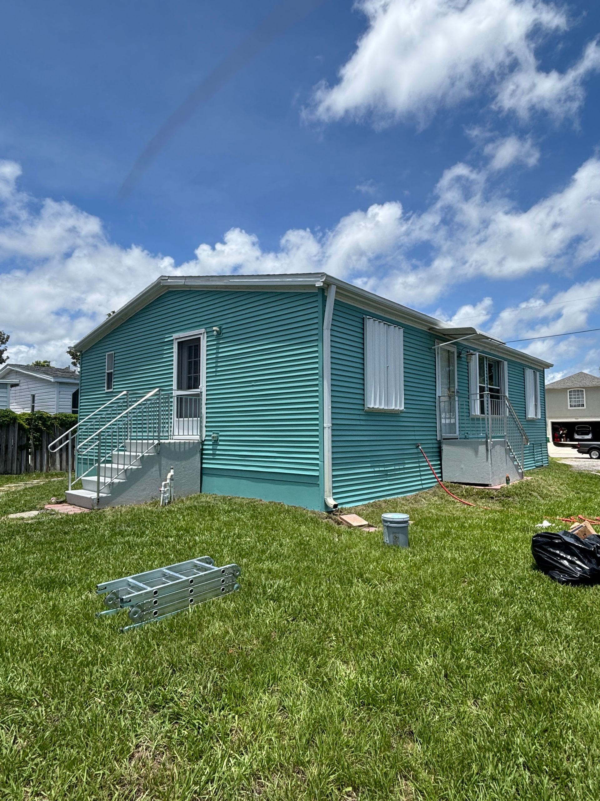 Exterior house painting in Volusia County, Florida, featuring premium Sherwin-Williams paint, thorough preparation, and long-lasting protection.