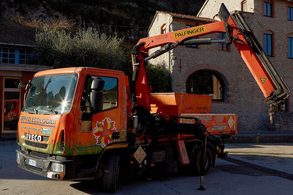 Waste disposal vehicle