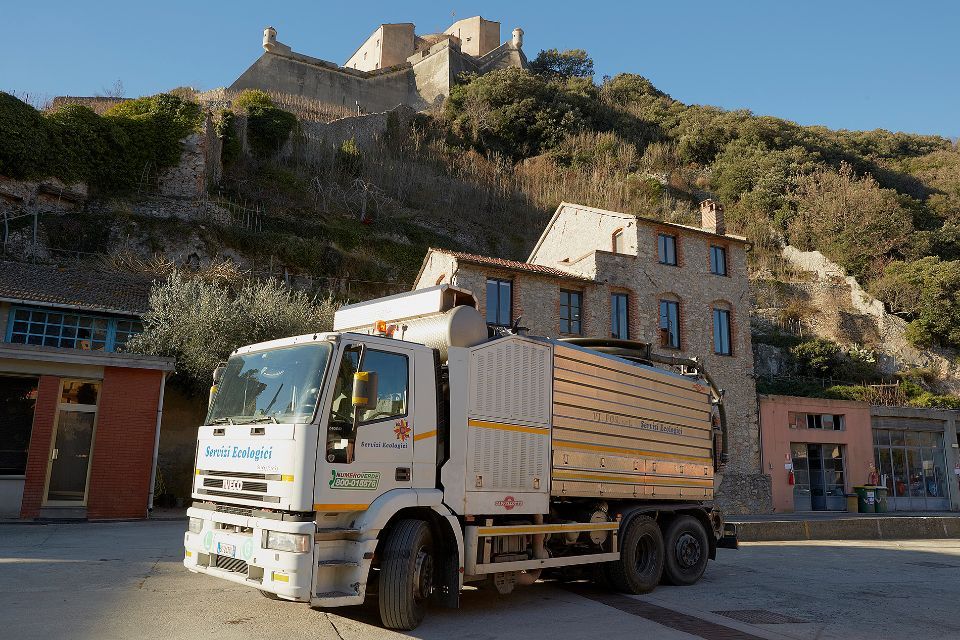 Rubbish truck