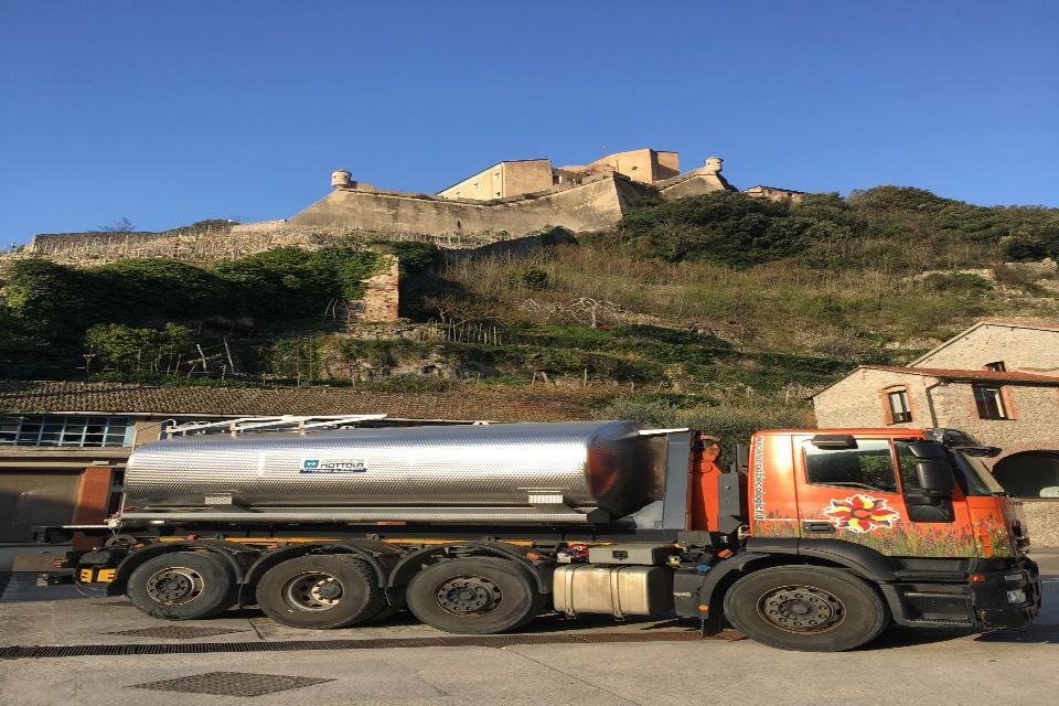 Tanker truck