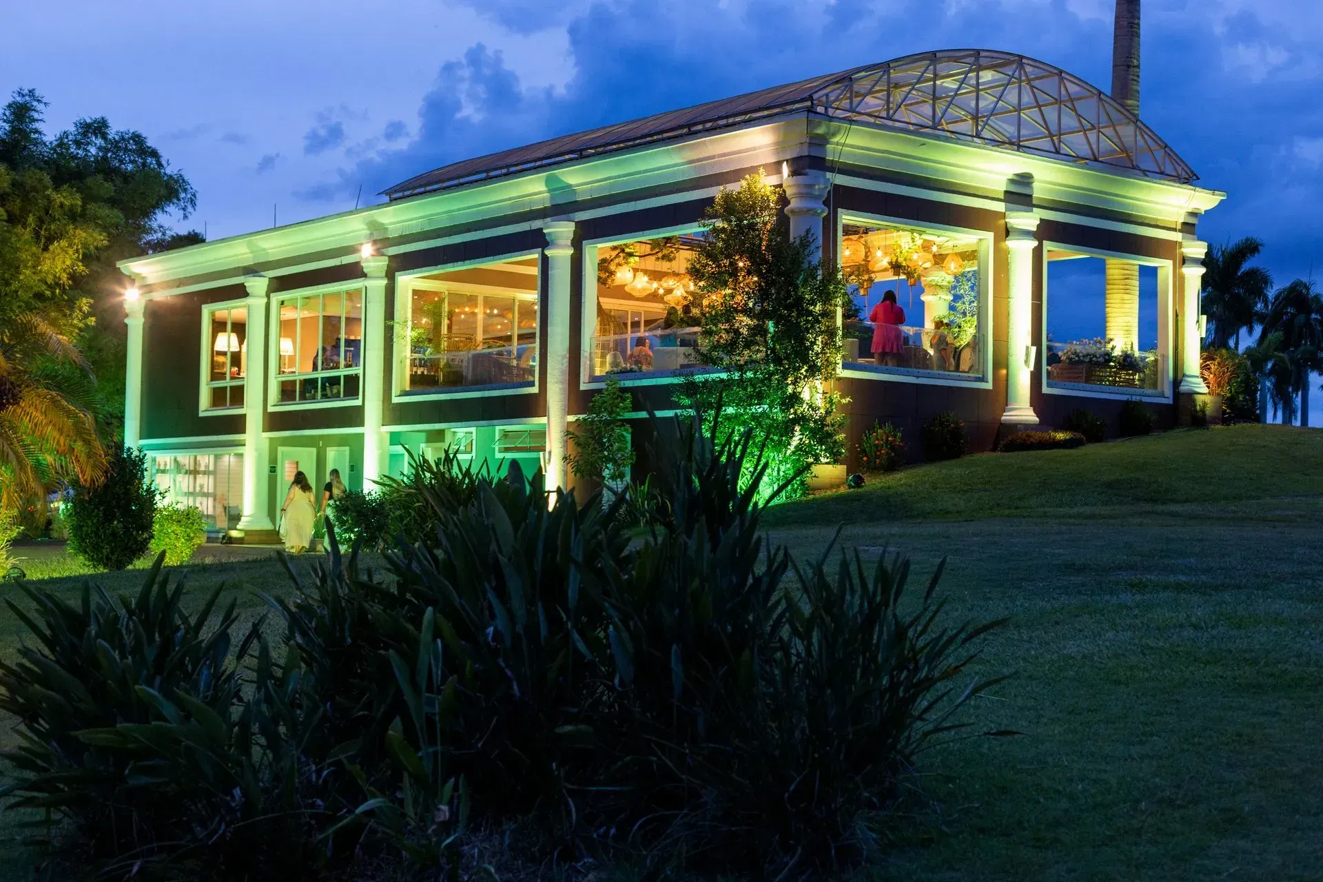 CLUB HOUSE