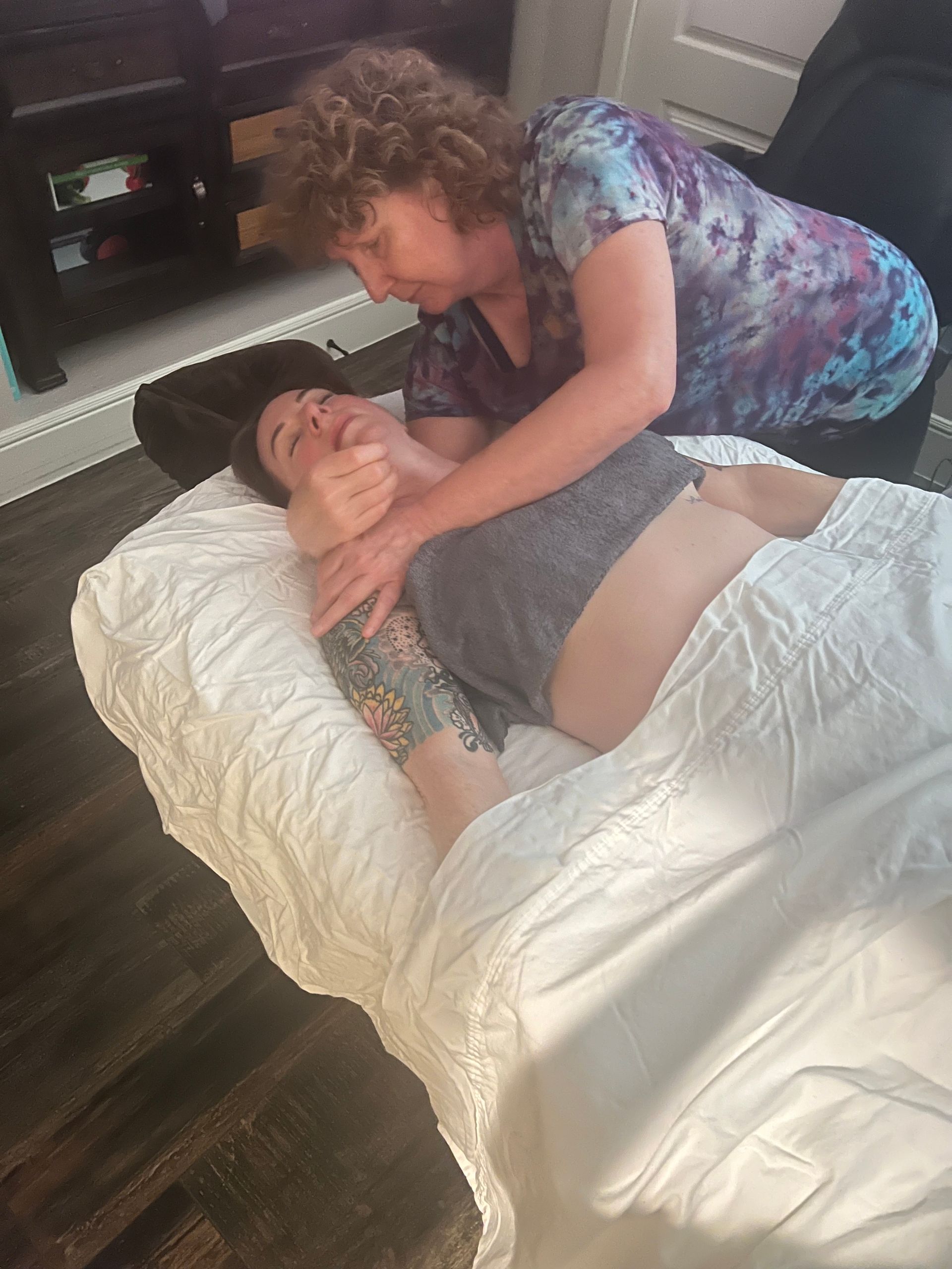 Learning how to do lomi lomi massage for continuing education