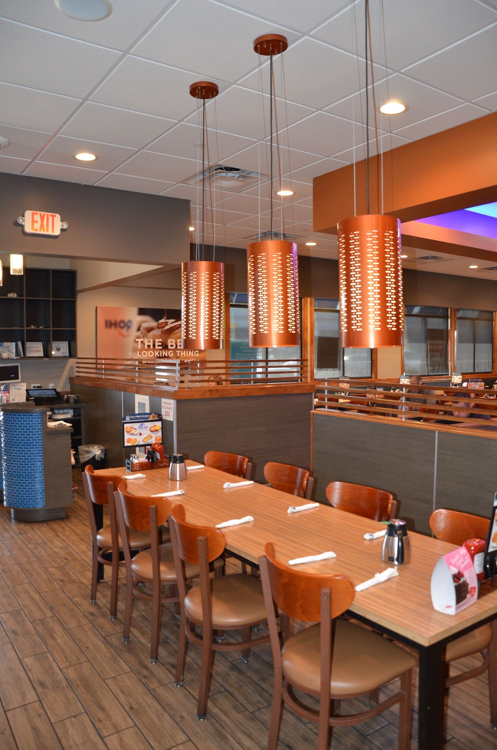 interior of Applebee's and IHOP dual-branded location