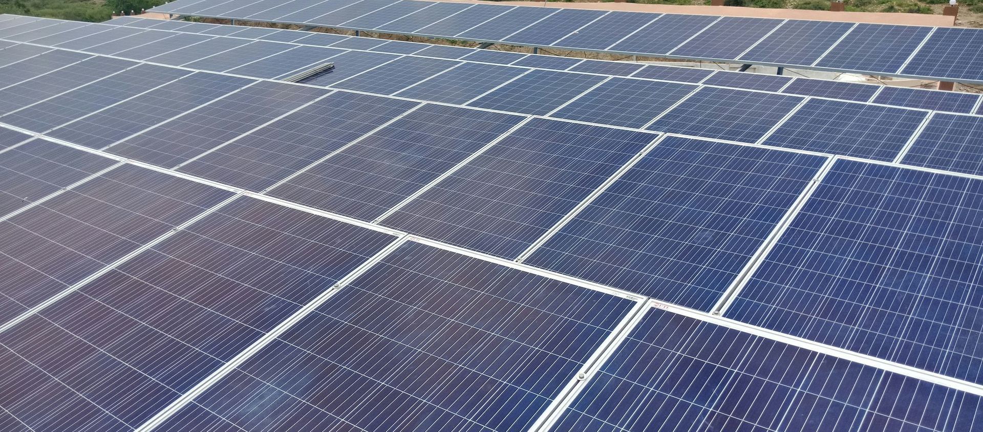 Nadelige Effecten op Zonnepanelen door energiebedrijven