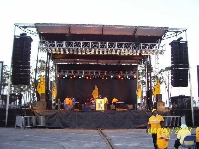 A stage with a band on it and the date 04/20/2007