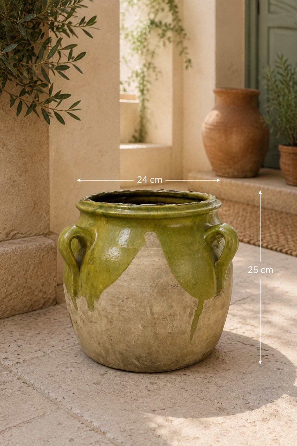 Antieke olijfpot groen -  24 cm hoog / diameter 24 cm