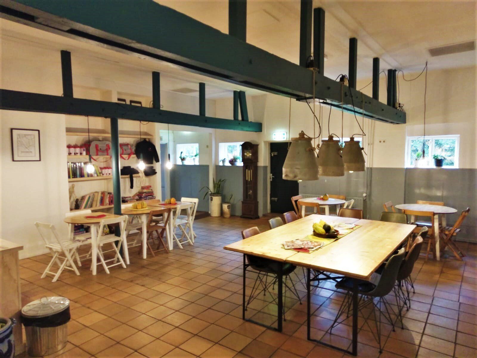 Café Michi, tafels
