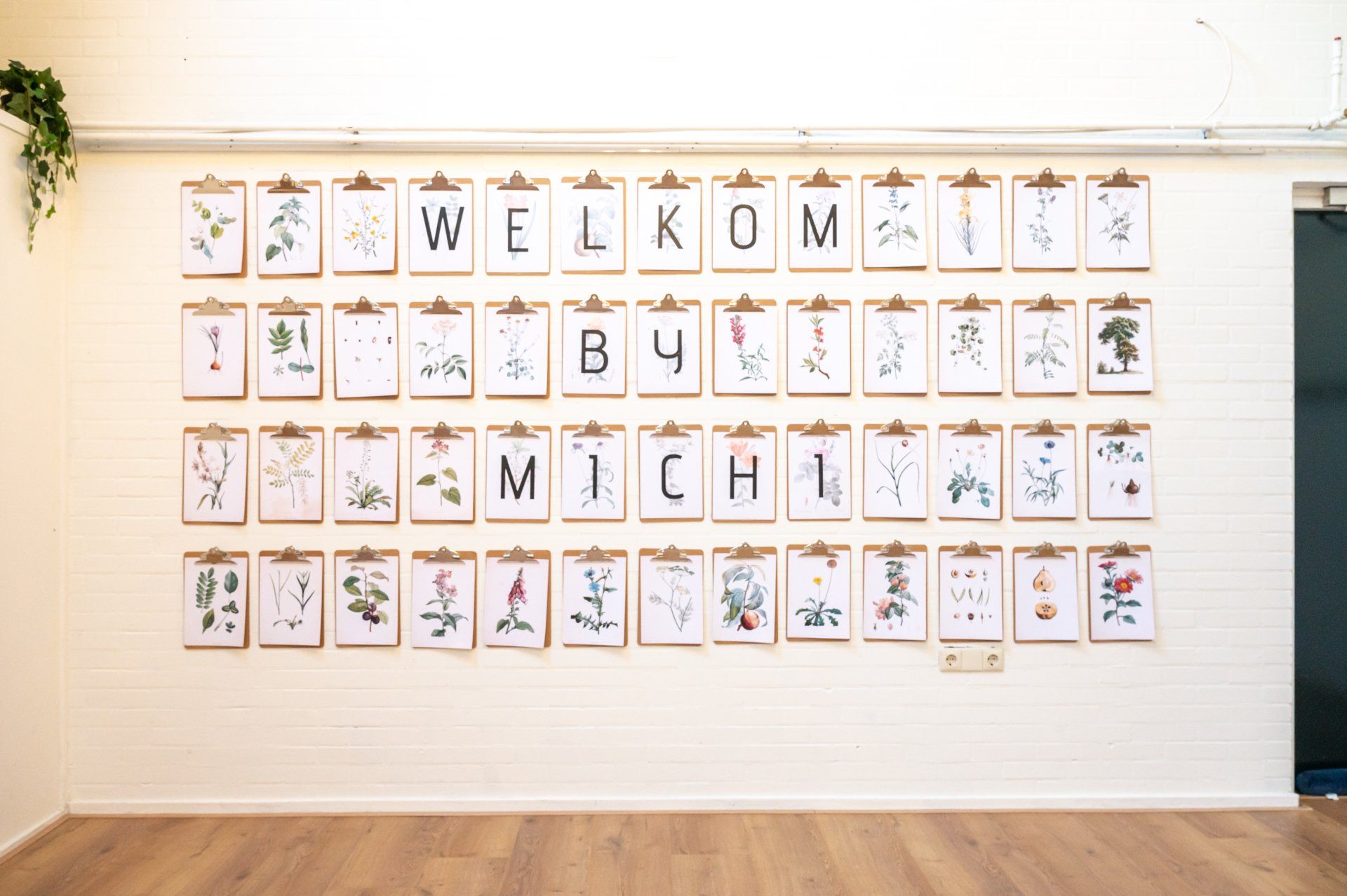 Multiruimte muur met bloemen
