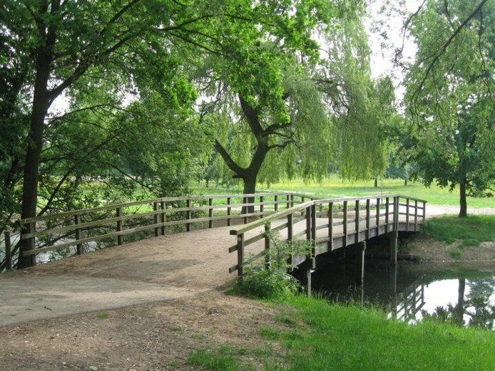 Brug in park
