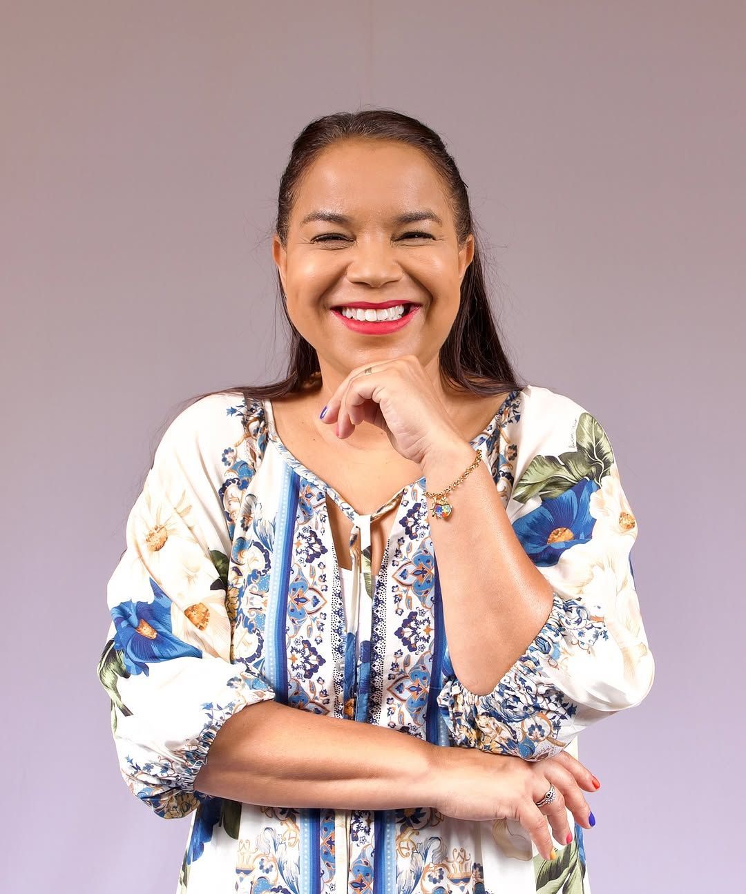 Imagem da contadora de histórias Alessandra Nogueira
