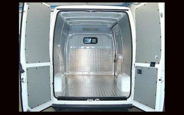 Interno furgone in alluminio