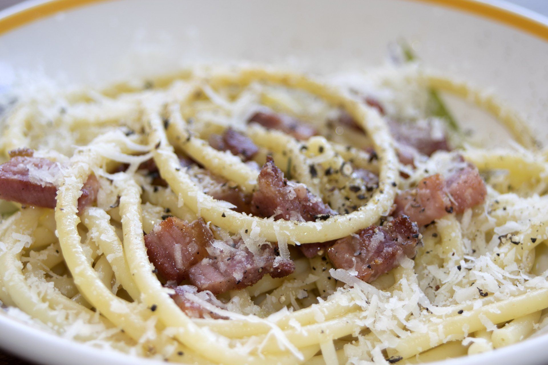 carbonara della tavola calda con gastronomia a Roma Ostiense