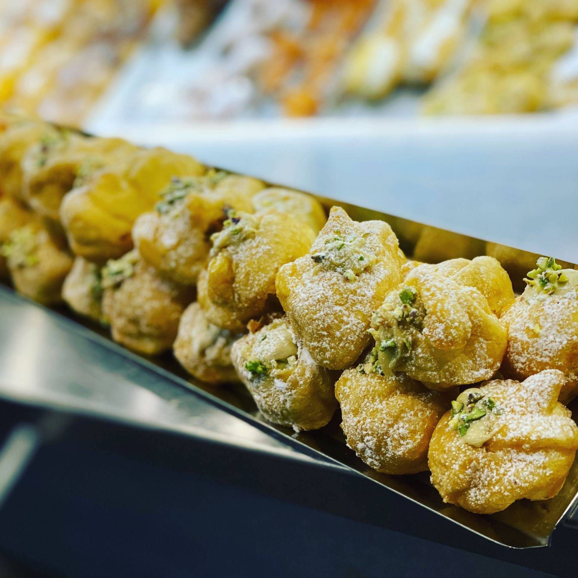 pasticcini della pasticceria a Roma Ostiense