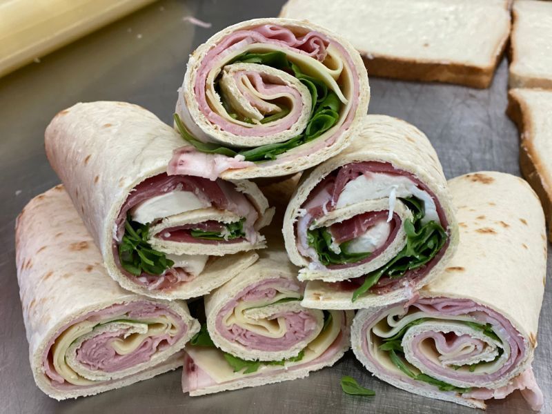 rollè prosciutto mozzarella e rucola