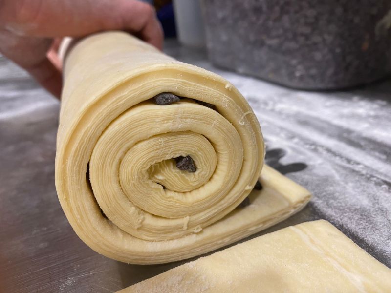 preparazione rollè nei corsi di pasticceria a roma