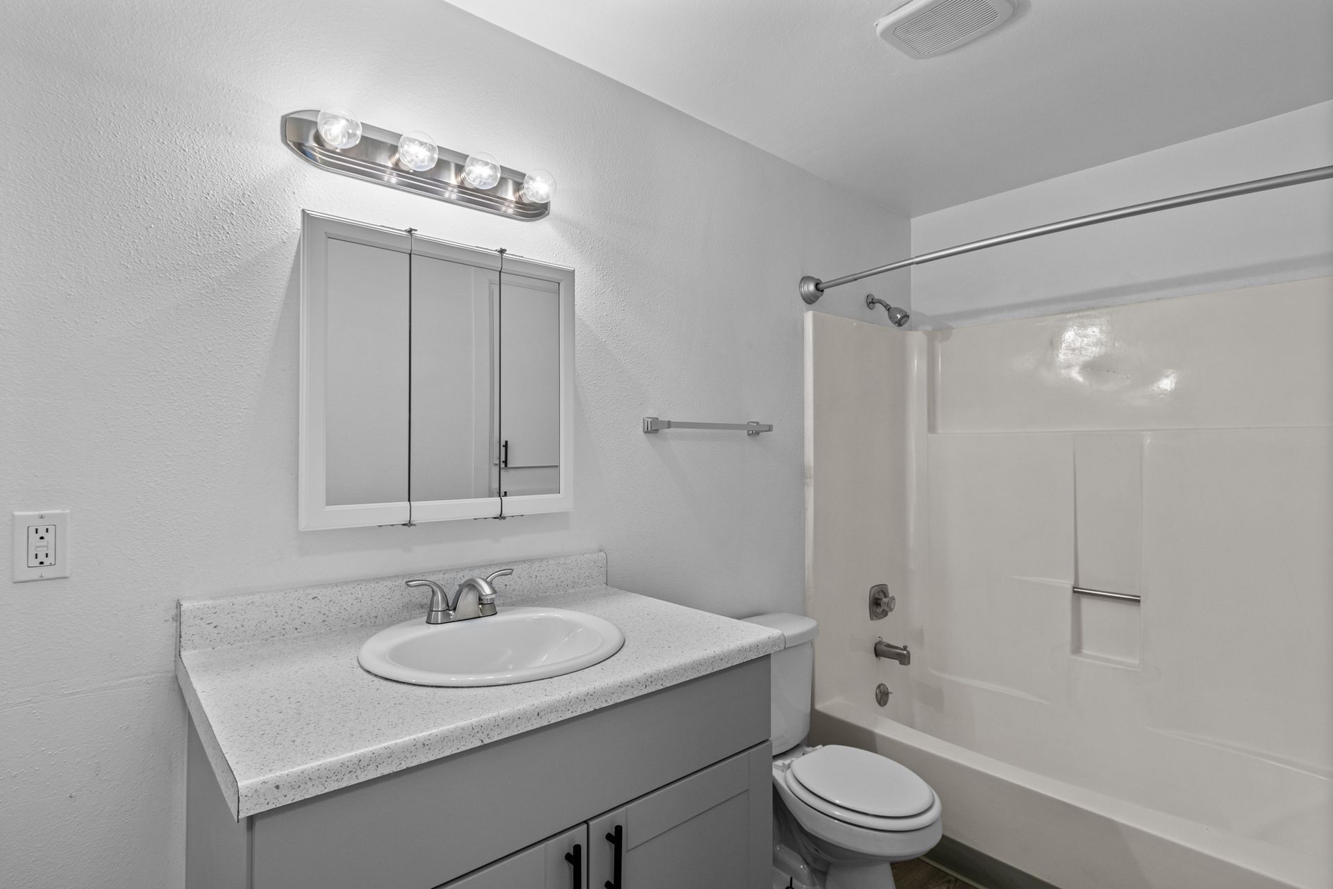houk 33 bathroom
