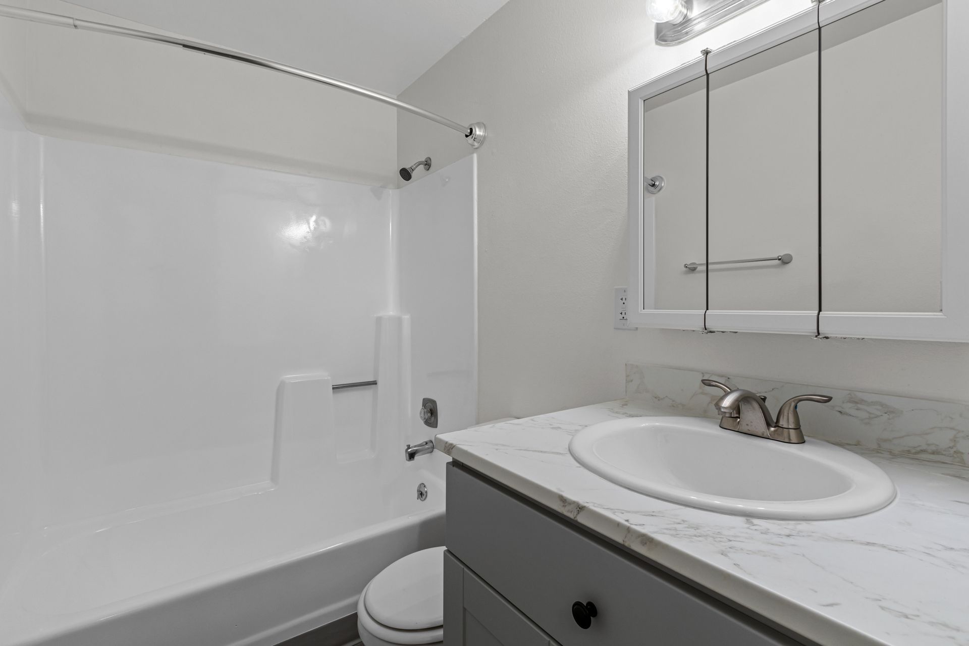 houk 33 bathroom 2
