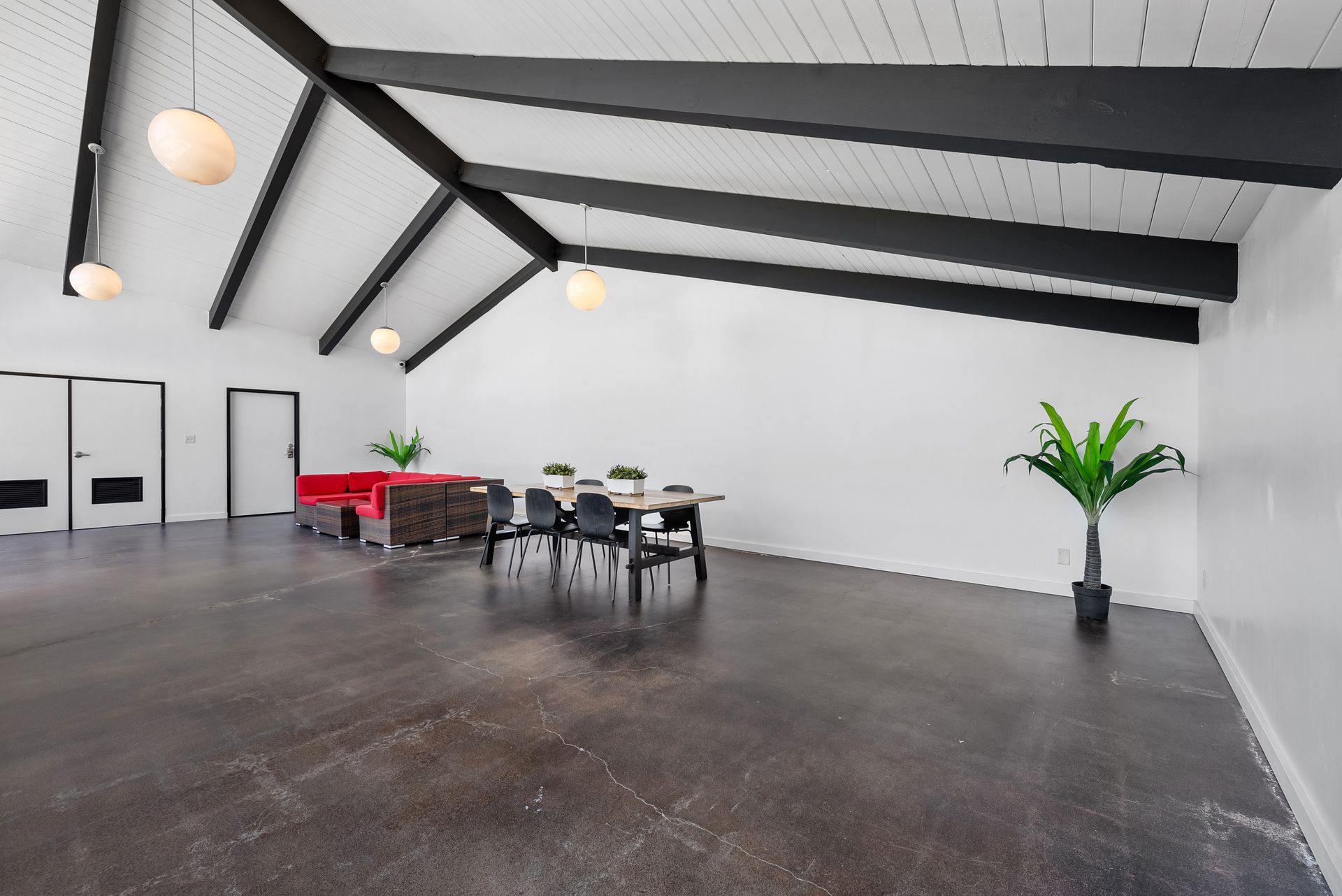 Sliding Photo Gallery Displaying Community Amenities 